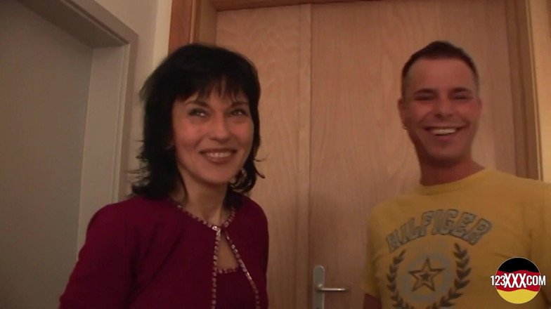 123XXX - 100% Amateurs: After a Brief Chat, the Sexy Brunette Explains Who Rides...
