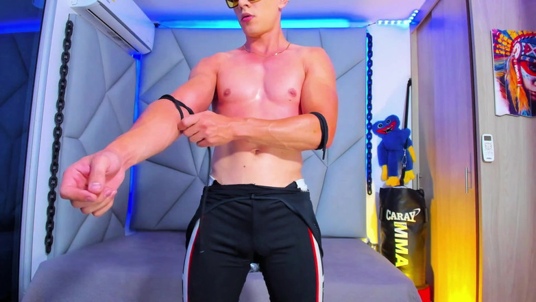 Richard Mille: Protahování, žíly, sperma