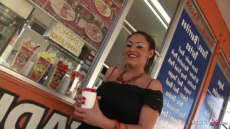 Full porn collection: Latinoamerická milfka s velkými kozy Charley ošukaná fotografem na castingu