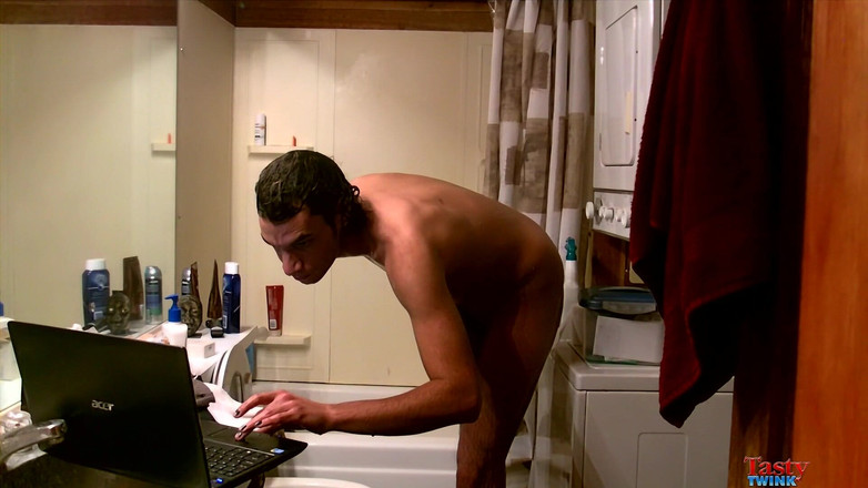 Tasty Twink: Розваги в душі Трістана Холлістера