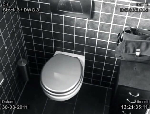 Seraphina Flame: Cam on toilet