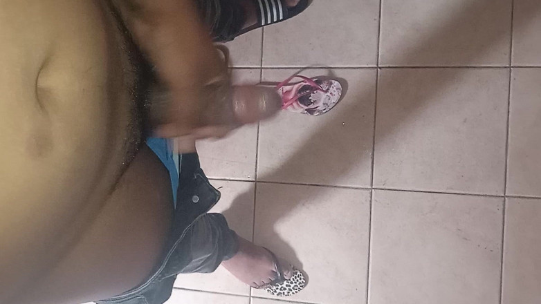 E-Alfa: Pantat adik ipar saya mendorong saya gila