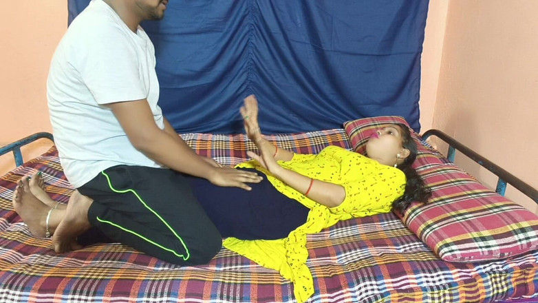 Sona bhabhi: 美丽的印度德西女大学生寻找与男朋友的性爱享受