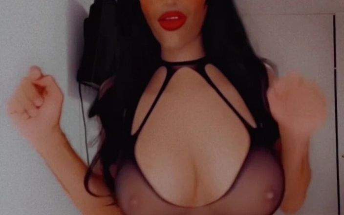 Sissy Slut Brianna: Vaše video Motýly v jejích očích a dívá se na...