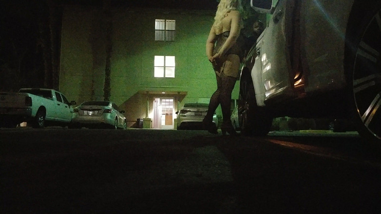 Rendezvousing Assets: Gruba żona BBW w bieliźnie na parkingu publicznym hotelu! Badblondiemonroe