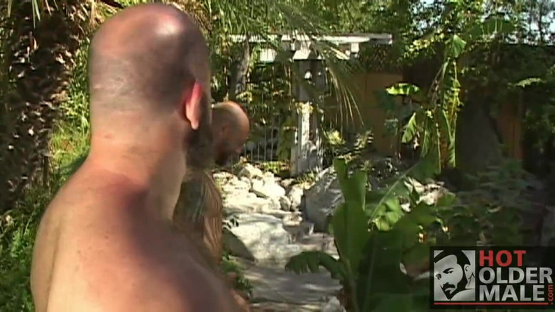 Pantheon men: Bear Oasis Dan och Jeff