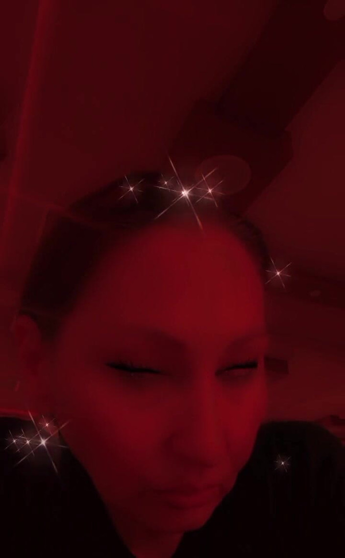 Dominatrix Redsonyja: Footfetis, Triple Fetis (tanya saya) dan Ratu Merah. Menikmati