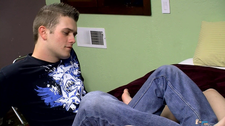 Toegasms: Các chàng trai đụ toe trở nên lập dị!