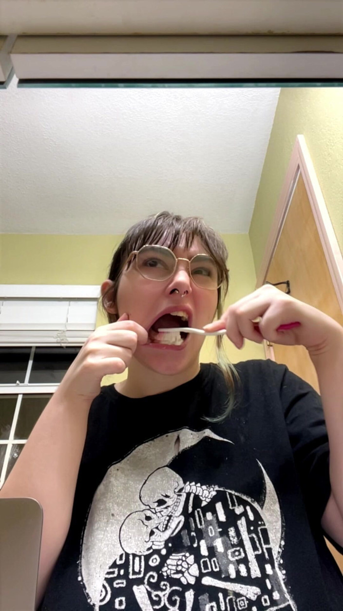 Mushroombitchx: Escovando meus dentes
