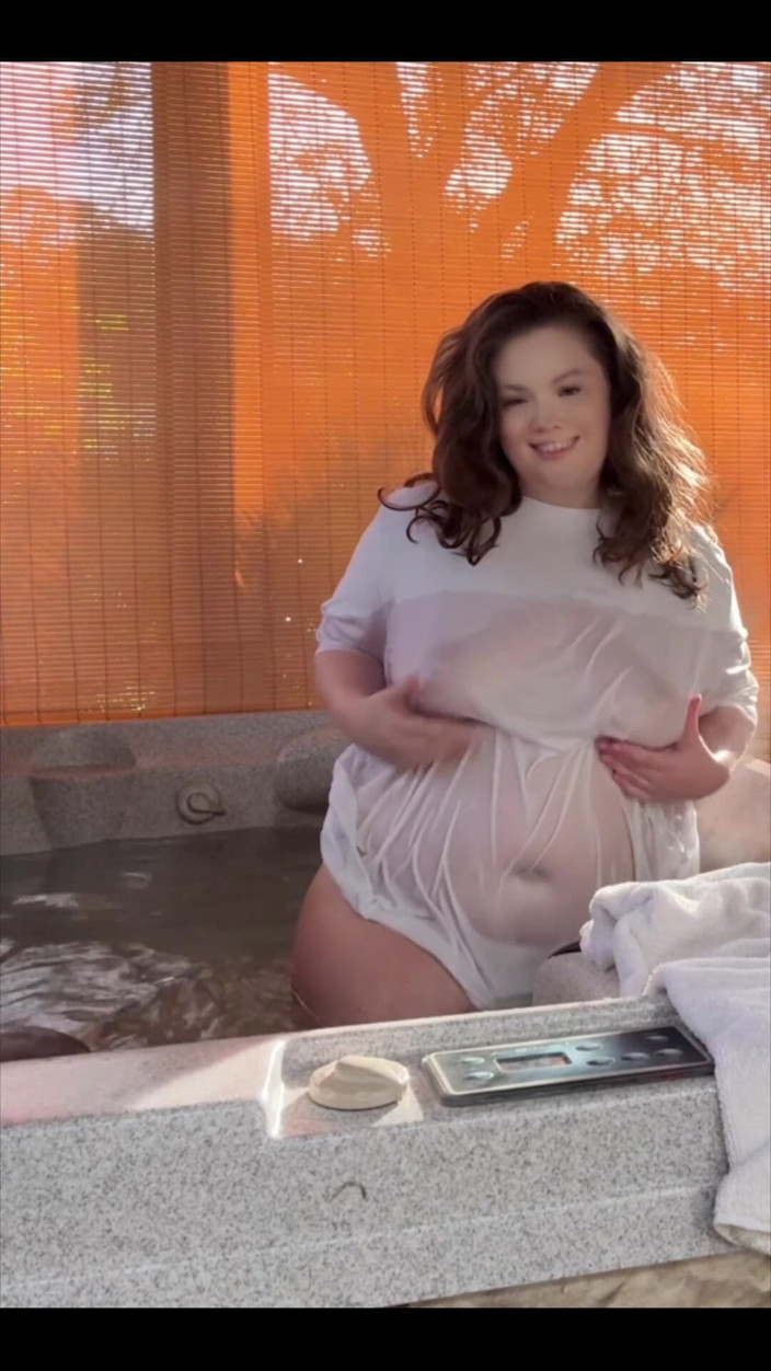 Dirtysecret: Bañera de hidromasaje masturbándose