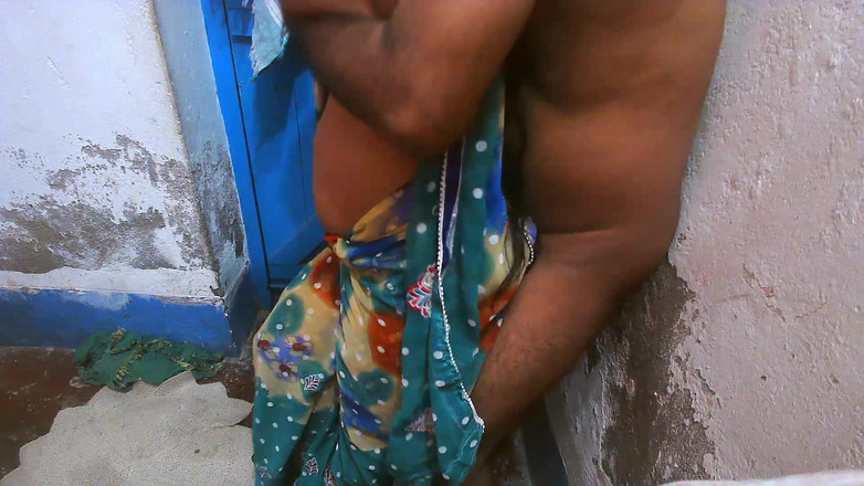 Busty Banuu: Isteri menghisap batang suaminya