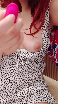 Arty_von Changing Room Solo Slut Fest: Italian Pussy Tease with Mirror Mayhem -
