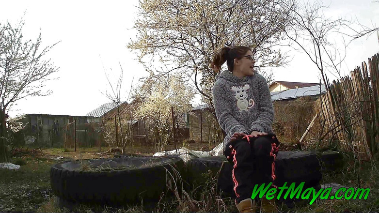 Wet Maya: Sika na niektóre stare opony na podwórku