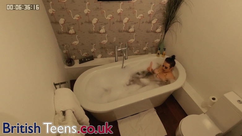 British Teens: Horny Teen Spied On In The Bath