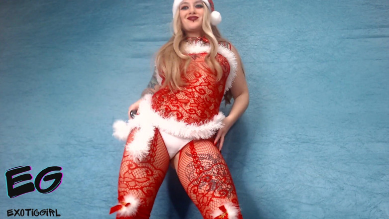 Exoticgirl: Xmas orgasm of the 2020 double penetration with a huge dildo