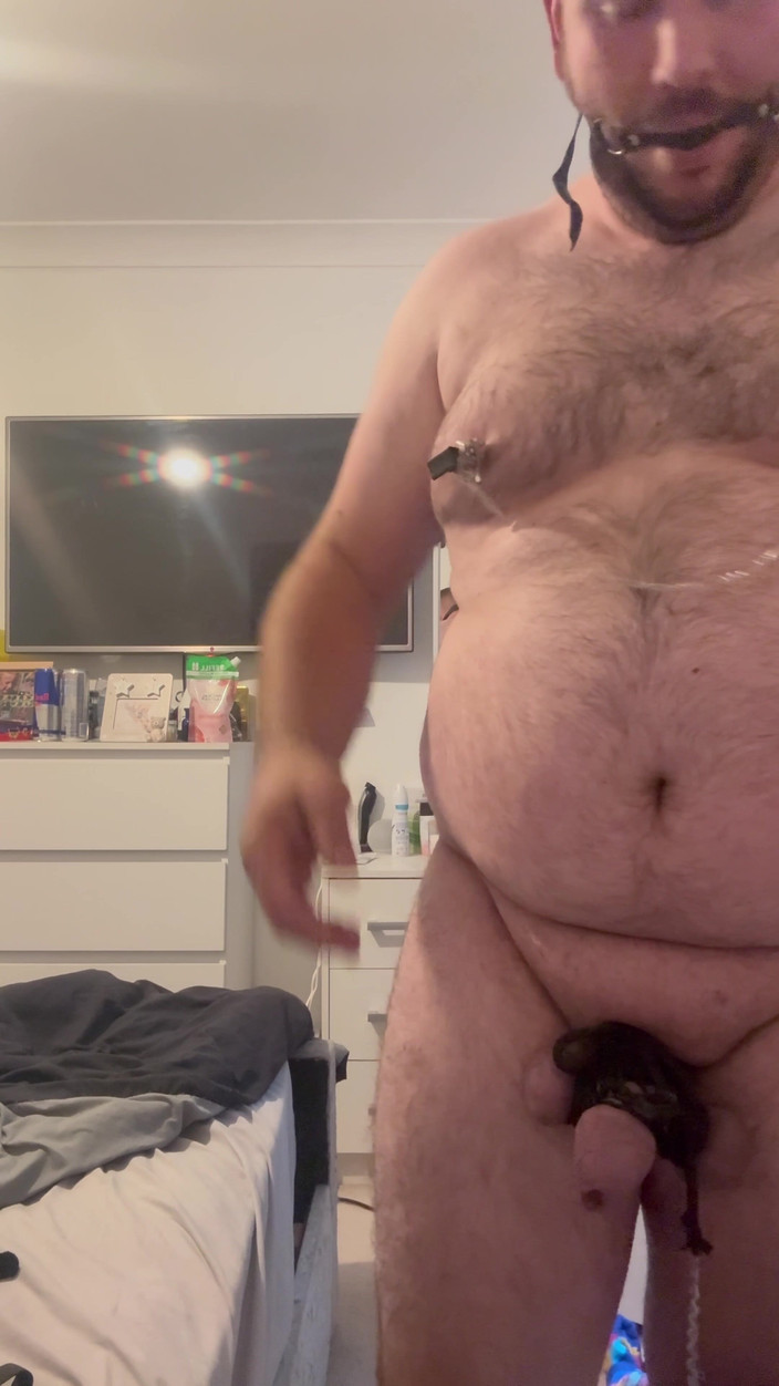 Shaun Cbt: 极端鸡巴束缚与屁股塞乳头夹蒙眼和袖口