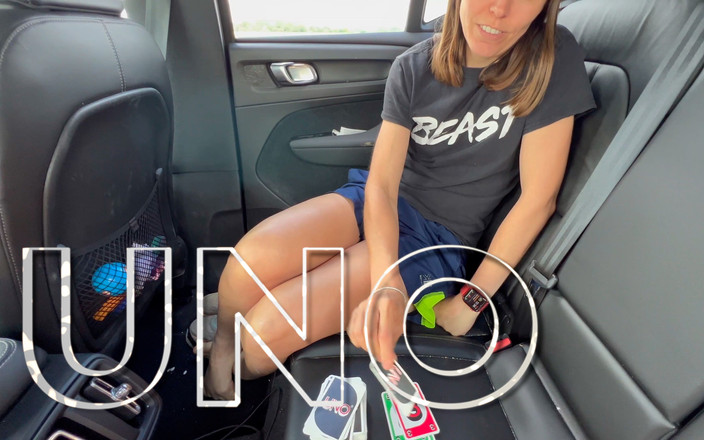 Wamgirlx: Joc uno cu striptease