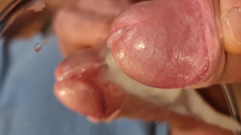 Ladim: Reflection of huge cumshot in a mirror close-up slow motion