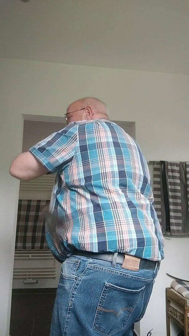 Karlchengeil: Tetas bofetadas con el cinturón