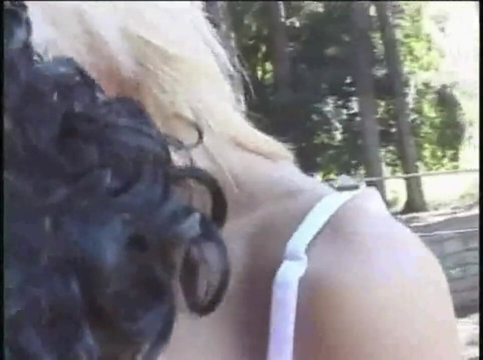 Shemale videos: Latino twink using a sexy Latino shemale outdoor