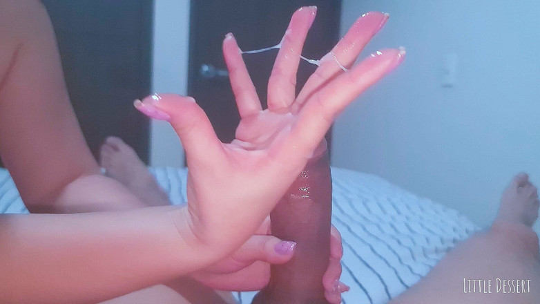 Little Dessert: बेवकूफ कॉलेज रूममेट्स पोर्न स्टार तकनीकों का पता लगाते हैं: हैण्डजॉब और प्रोस्टेट मालिश - चरमसुख समाप्त!