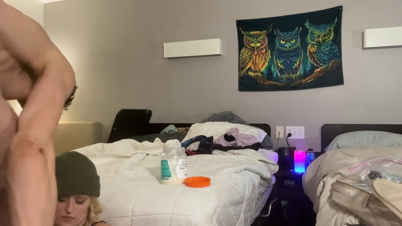 Alpha stud 4 u: Трахни її обличчя і в кінцевому підсумку нахилив її через ліжко і вигнав її ззаду