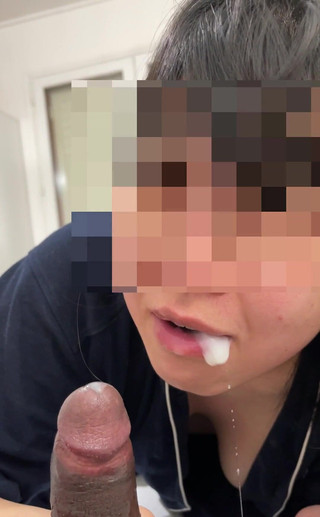 Mr Pover: Schlampiger kopf mit großem abspritzen im mund. Sie konnte das...