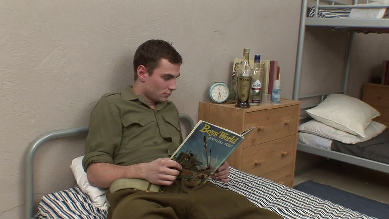 Lucky Cooch: O tipă irezistibilă cu țâțe naturale uriașe este futută pe pat