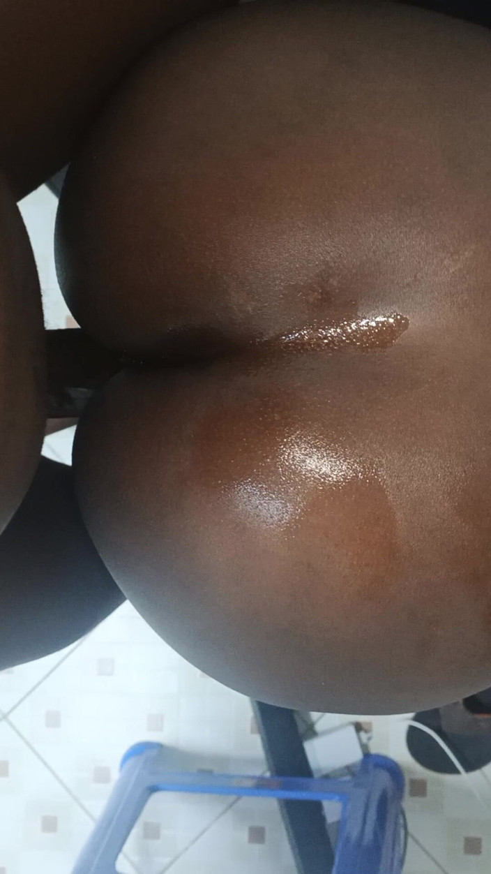 SPICYIT: Creamy Back Shots Ebony BBC