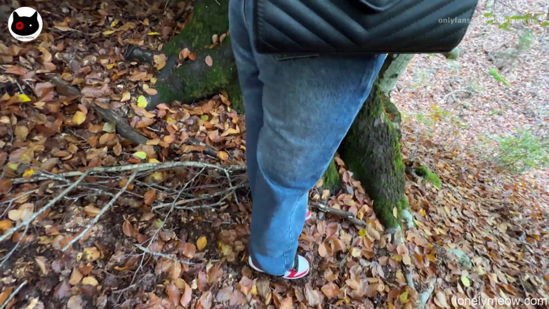 Lonelymeow: Der Bergspaziergang und fick
