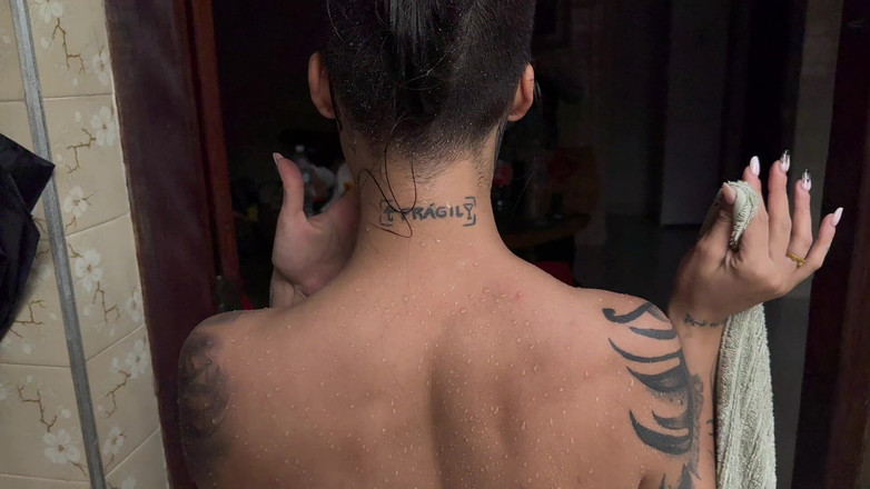 Quente club: Hortum Banyosu - Rotten Venus ve D'Louise sıcak bir günde eğleniyor!