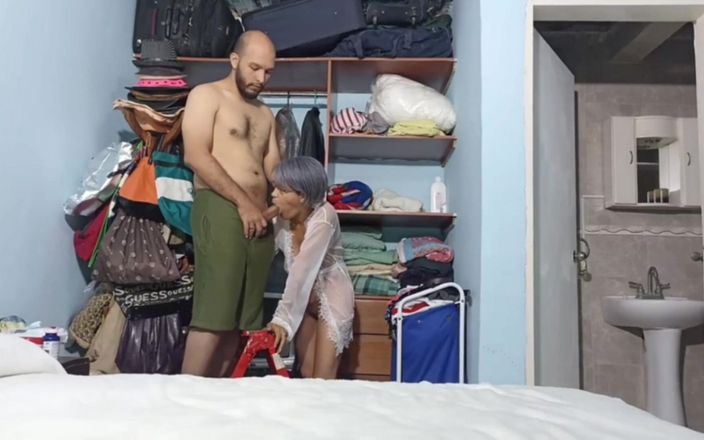 Calvohot70: Üvey kız kardeşim bana dans etmeyi öğretti, ama iyi yaptığımı sanmıyorum,...