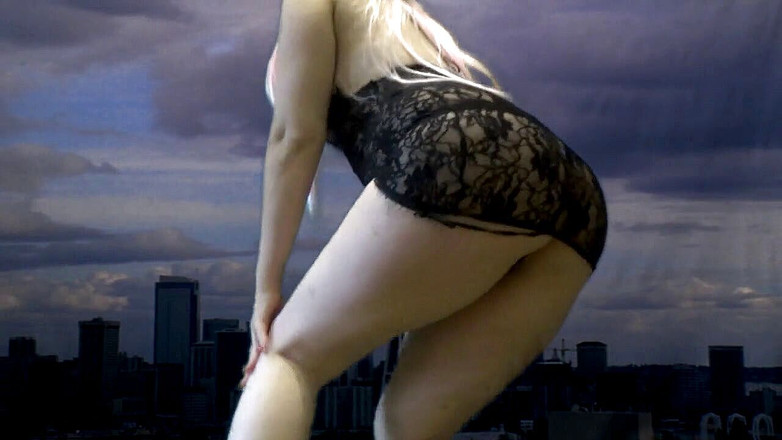 Goddess Misha Goldy: Просто я власник усього світу!! Зла велетень придушить вас!