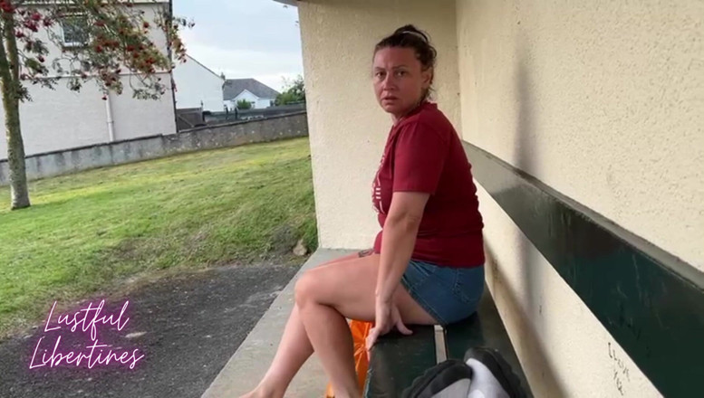 Lustful Libertines: Une Inconnue a Écarté Son Short Et a Pisse Pour Moi À...
