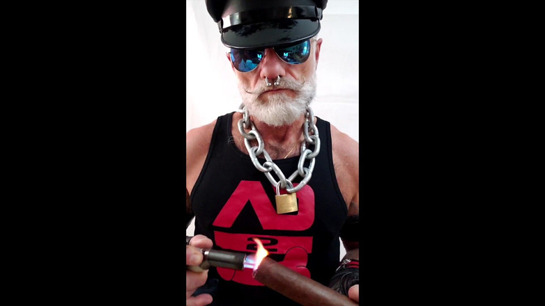 MusclesCigarsFFPig: Skórzany ojczym Oświetlenie dużego pierścienia