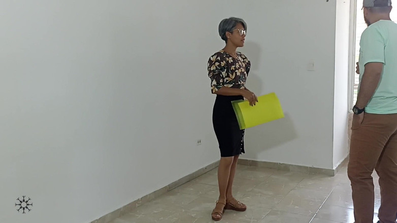 Swingersamateur40: 操这个美味的熟女继母，他的阴户是如此多汁，我喜欢房子 - 西班牙语色情。