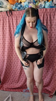 Vestido de látex y unboxing de lencería - chica sola