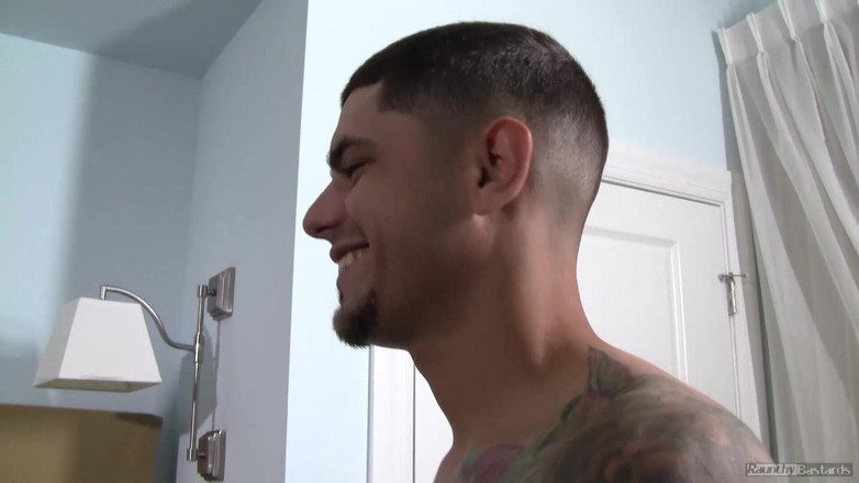 Raunchy Bastards: Nu sunt homosexuală, dar vreau niște pantofi noi