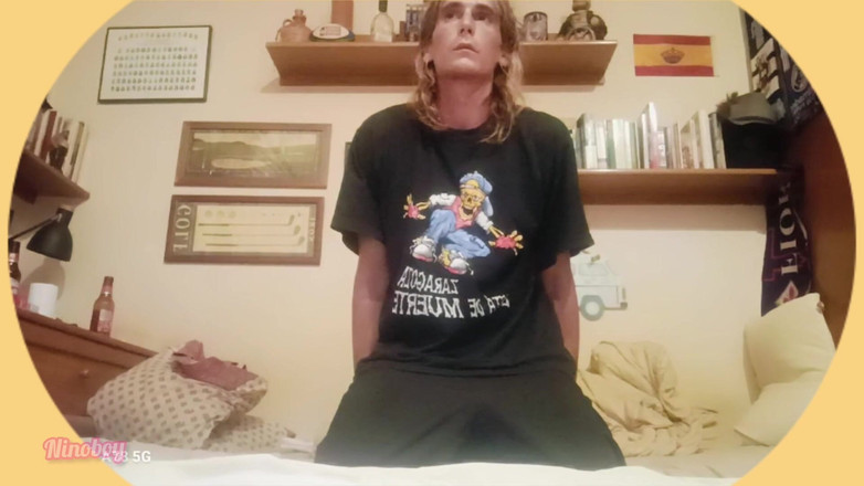 Culopeke: Krásný chlapec otevírá svůj zadek v domě kamaráda