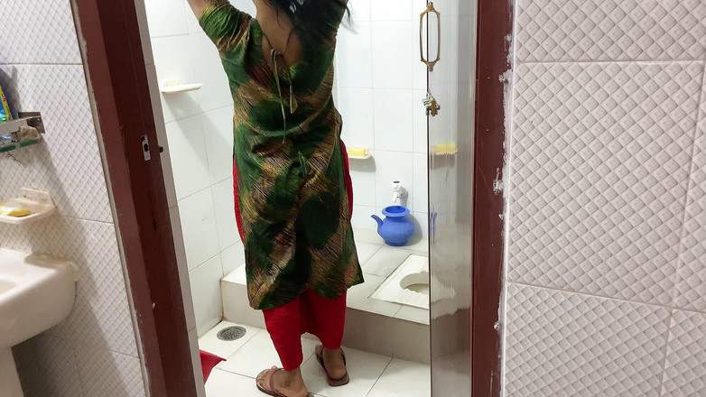 SAFI TV: 私はトイレに行き、義理の妹とセックスし始めました