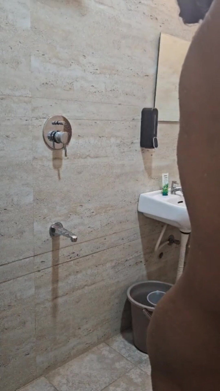 Wifeyworld2025: Gewoon afkoelen door de douche