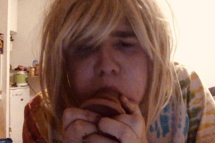 BifloXXX: BifloXXX crossdresser sucks and deepthroat dildo