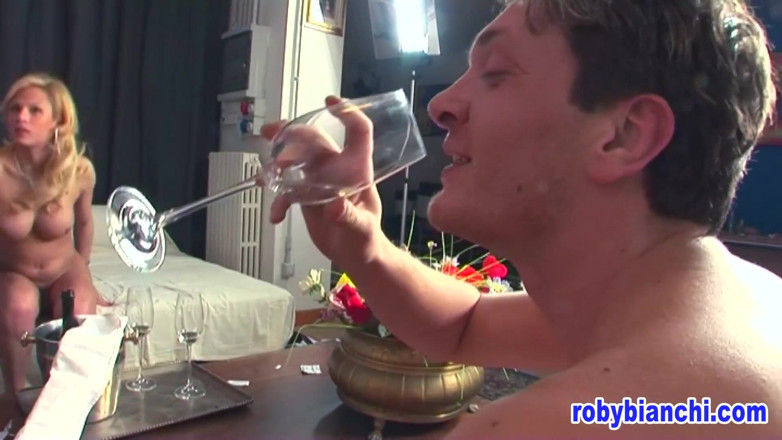 Topax Shemale Production: Zwei transen und typ! Regie: Roby Bianchi