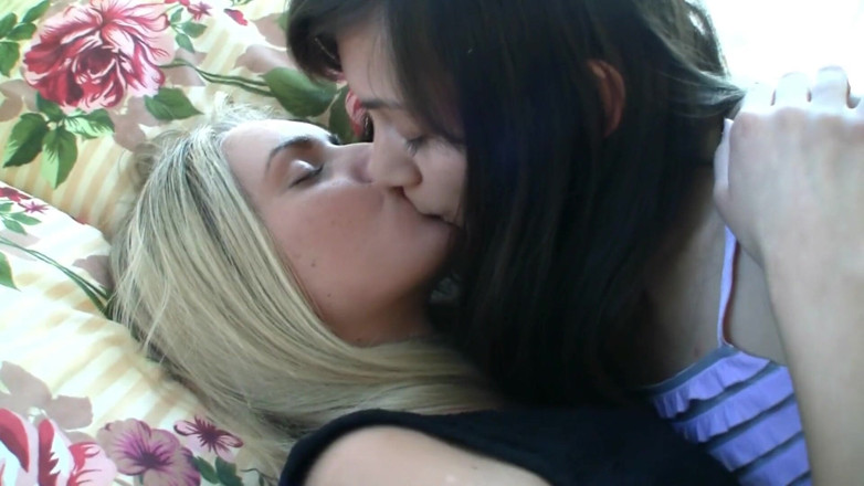 Dirty fantasy: Sexy Teen Lesbian Licked by Her Stepsister