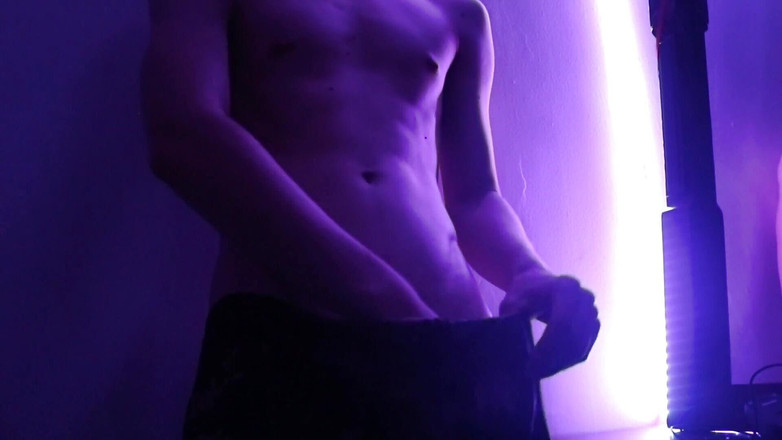 Icyhot707: 18歳のラテン系男が自慰行為をして射精