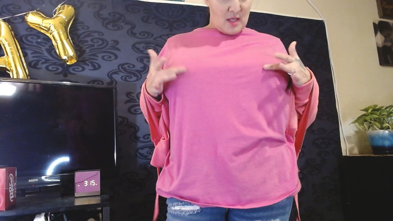 Abby Anna: Büyük sallanan memeler zıplayan esnek sert meme uçlarını sallıyor