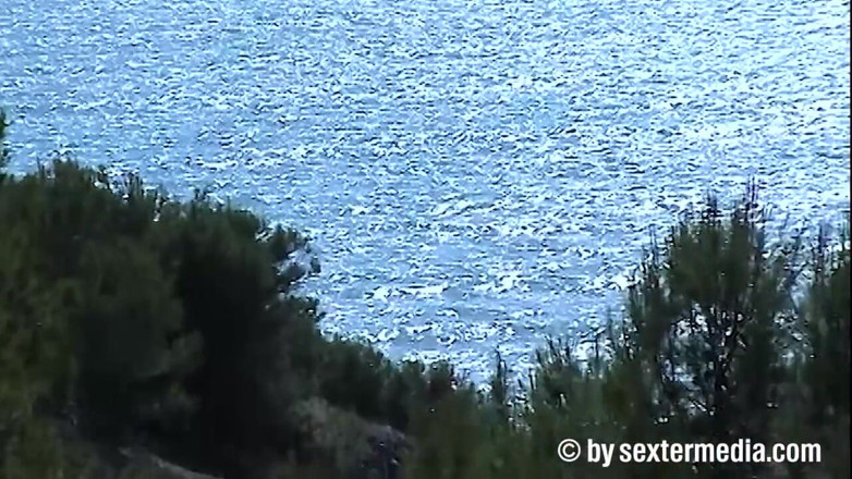 Beachbitches: Teen sólo sex v dunách na Mallorce