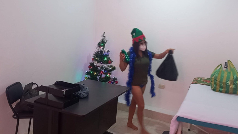 Martin13: Asistenta latino are parte de un Super Crăciun plin de...