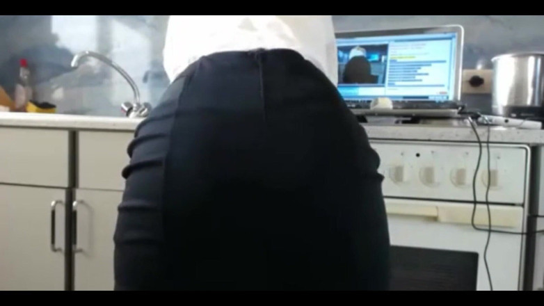 Sexydea: Puta sexydea masturbándose en la webcam en vivo