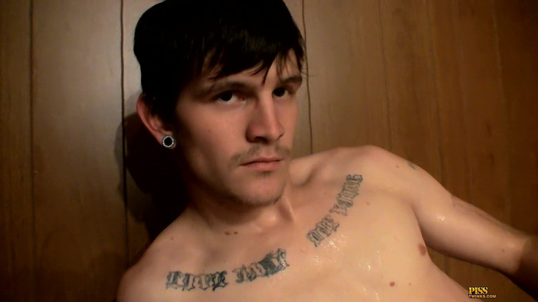 Piss Twinks: Superbul băiat rău Lex se udă